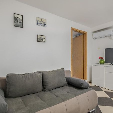 Apartments D Đảo Krk Ngoại thất bức ảnh
