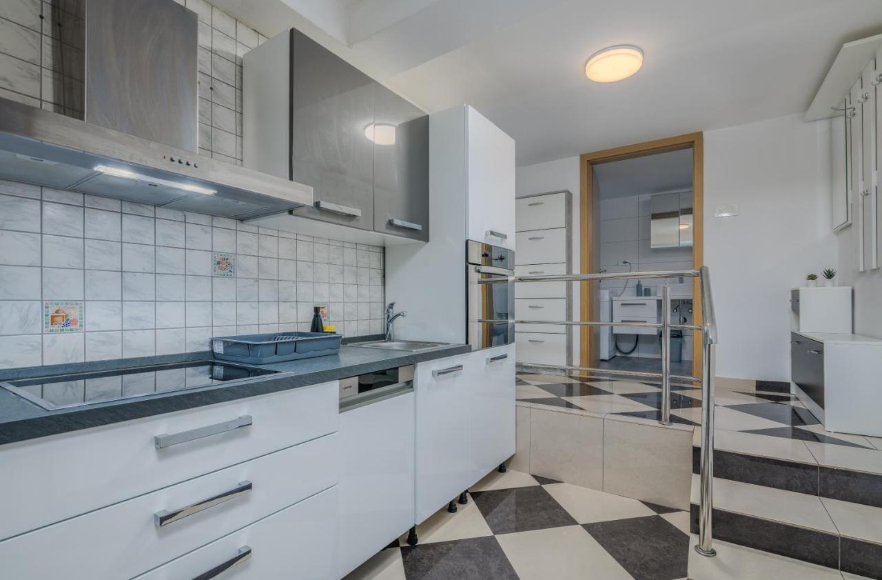 Apartments D Đảo Krk Ngoại thất bức ảnh