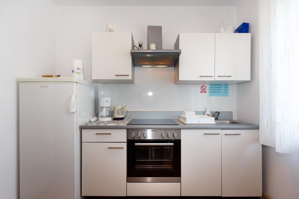 Apartments D Đảo Krk Ngoại thất bức ảnh